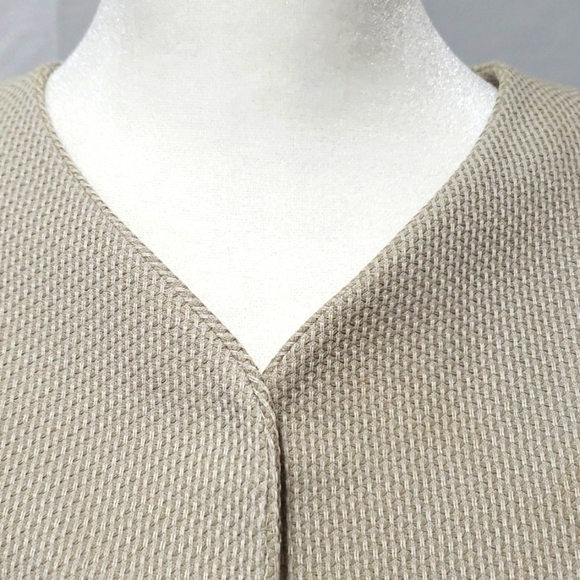 Giorgio Armani Le Collezioni Long Sleeves Blazer  Cream Size  between 10 and 12. - Picture 2 of 10